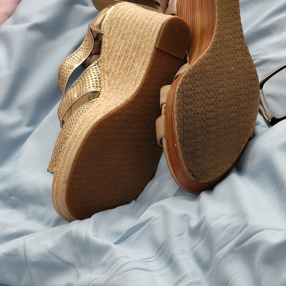 Only Gold Pair Available Michael Kors Tan And Gold Wedges - Picture 3 of 6